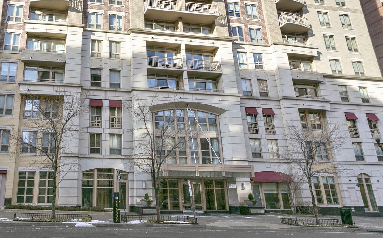 Foto principal - 888 N Quincy St