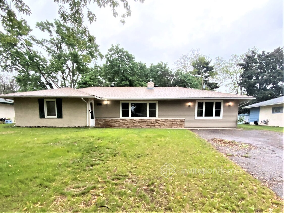 Foto principal - 8025 6th St NE