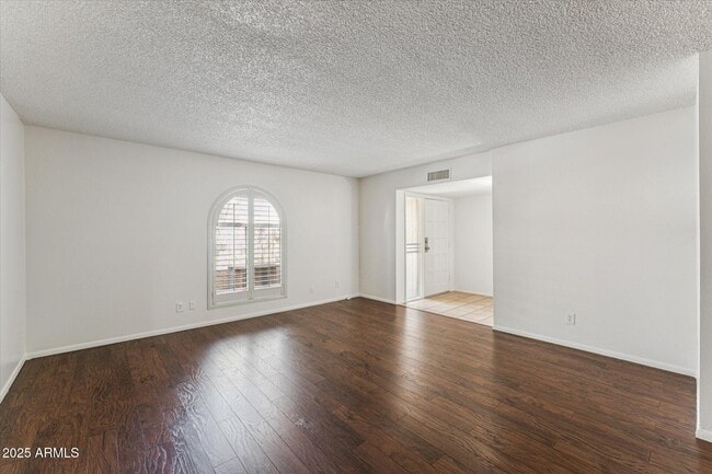 Building Photo - 516 N Hobson Plaza