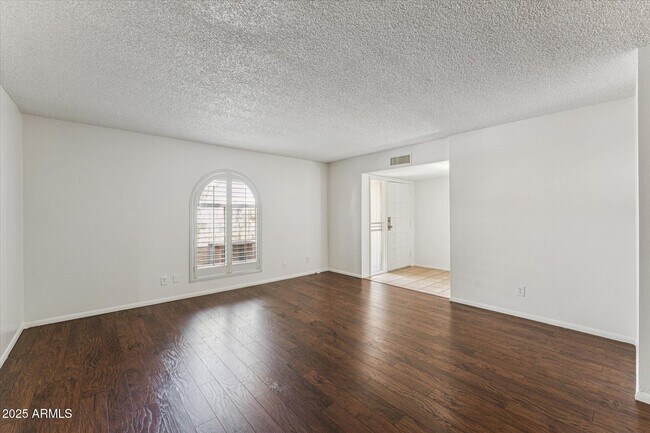 Foto del edificio - 516 N Hobson Plaza