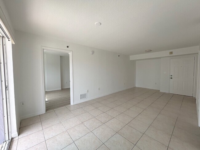 Building Photo - "Modern 2 Bed/2 Bath Condo in Prime Miami ...