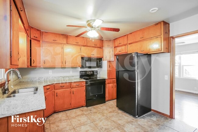 Building Photo - 1012 Magnolia W