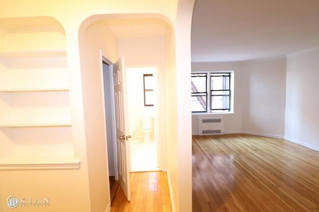 Foto del edificio - 0 bedroom in Flushing NY 11374