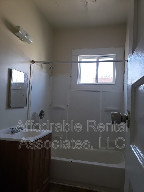 Foto del edificio - 143 W Mitchell St