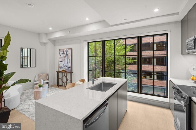 Foto del edificio - 2121 Ward Pl NW