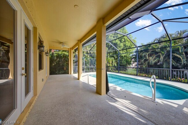 Foto del edificio - 8766 Tropical Ct