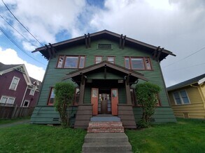 Building Photo - 1427-1427 D St