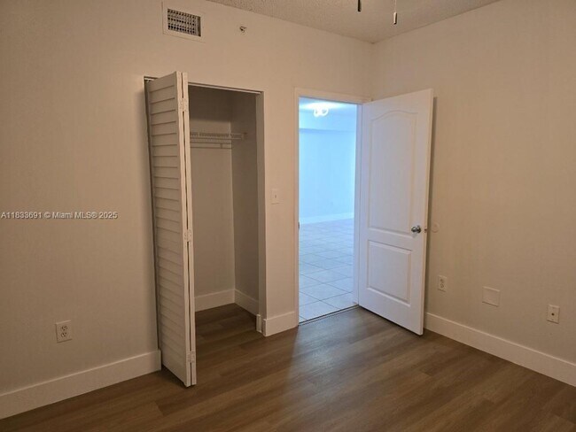 Foto del edificio - 5091 NW 7th St