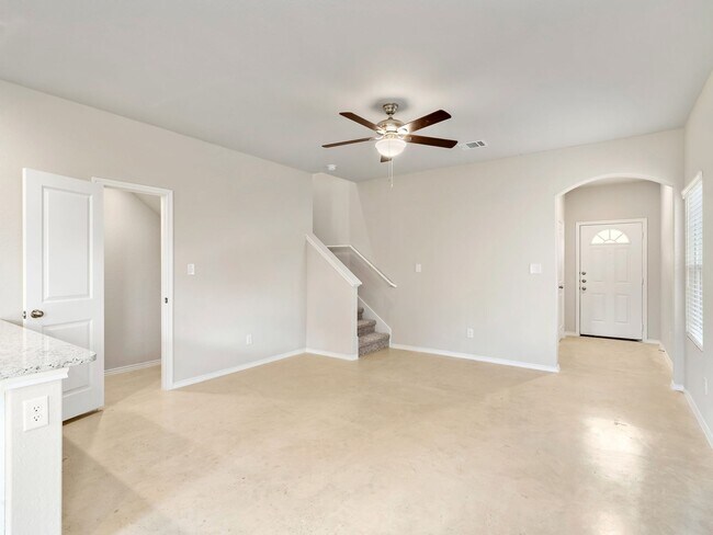 Foto del edificio - Modern 3-Bedroom Duplex with Garage & Private Yard