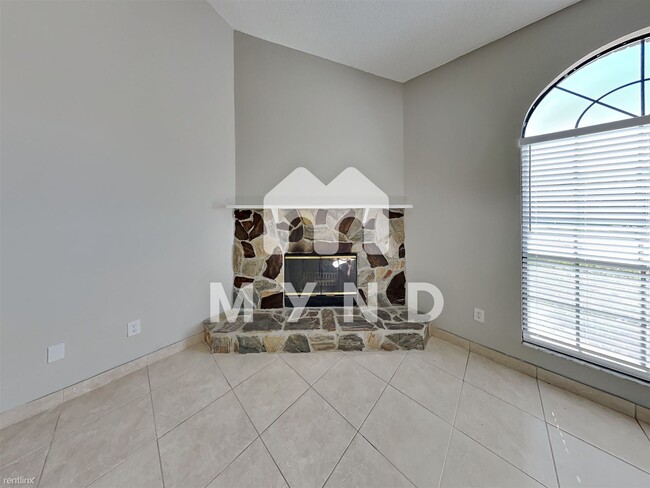 Building Photo - 3 br, 2 bath House - 9102 Trevi Cir W