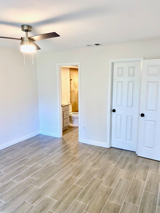 Photo - 5340 Royal Palm Ave Apartment