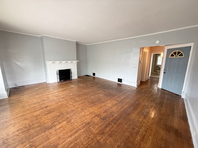 Building Photo - 408-410 Van Buren St