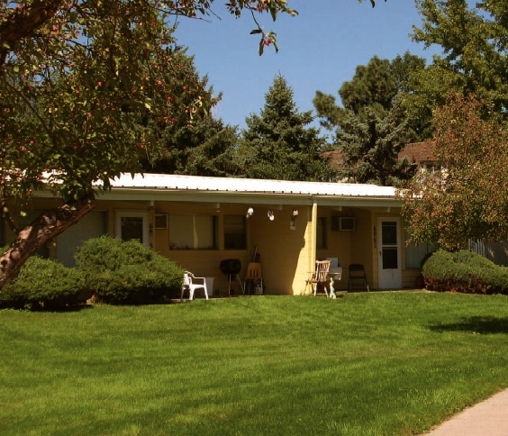 Primary Photo - Parkway Apartments