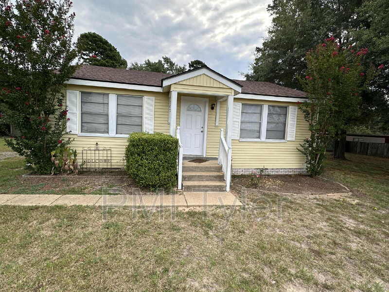 Primary Photo - 107 Tracy Lynn St