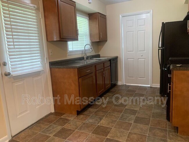 Foto del edificio - 2611 Gardiner Ln