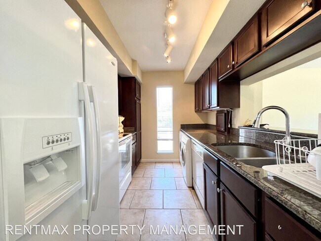 Building Photo - 1 br, 1 bath House - 2838 GEARY PL #4020