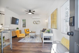 Building Photo - 975 Shadowridge Dr SE