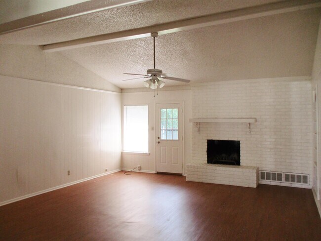 Building Photo - 1400 High Ridge Rd