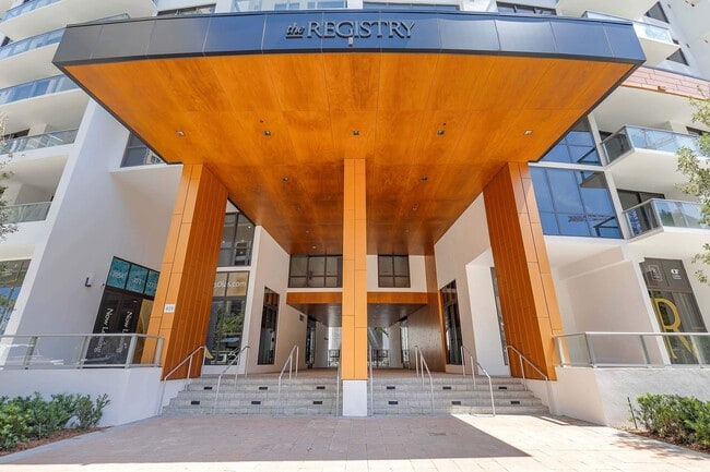 Building Photo - The Registry Las Olas