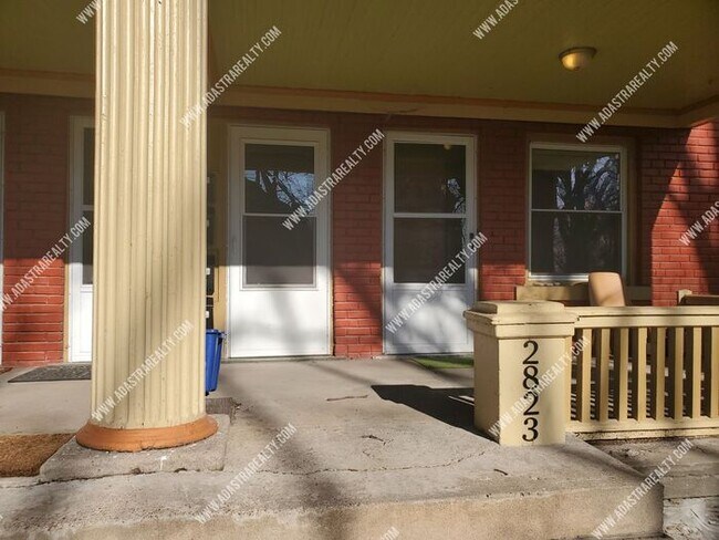 Building Photo - Spacious Apartment in Longfellow Neighborh...