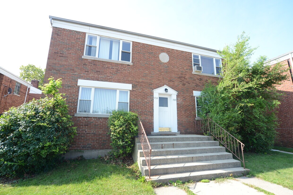 735 Garfield St Unit 1, Oak Park, IL 60304 Room for Rent in Oak Park, IL