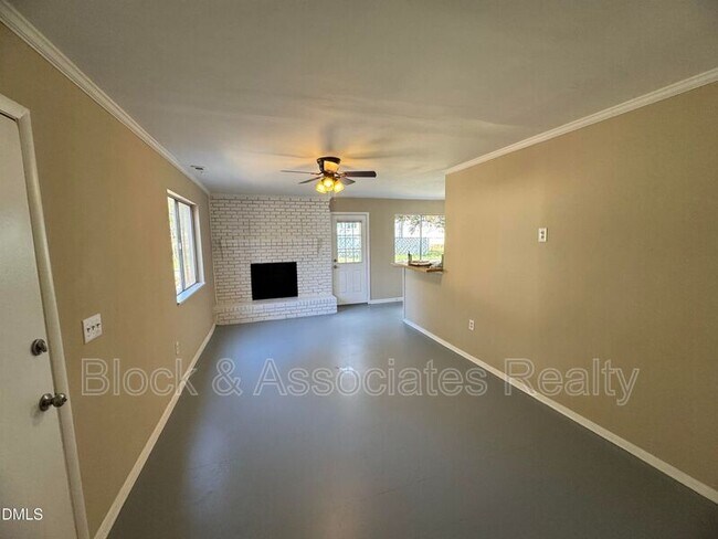 Building Photo - 1120 Savannah Dr