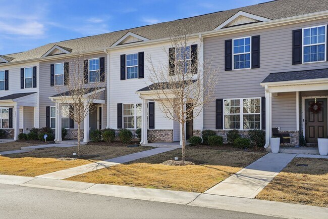 Foto del edificio - 3 Bedroom Townhome For Rent in Fuquay Varina NC | Newly Built Community| $500 Move in incentive!