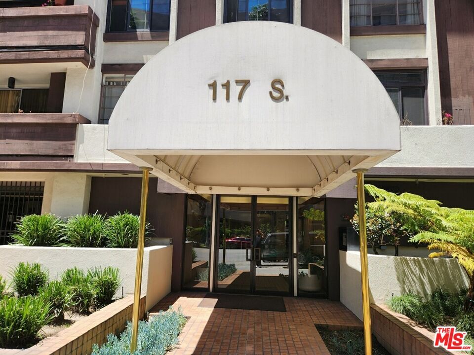 Foto principal - 117 S Doheny Dr