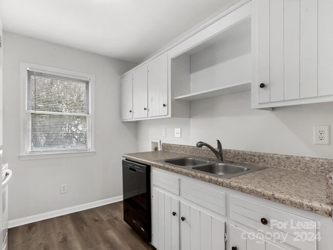 Building Photo - 2611 Holton Ave