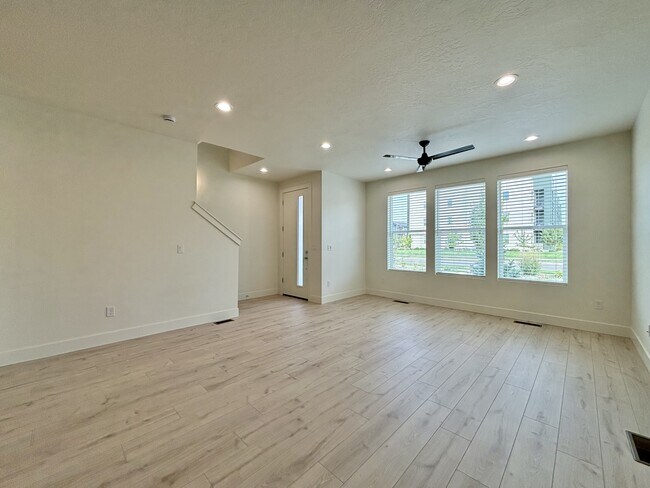 Building Photo - 1207 N Webb Wy