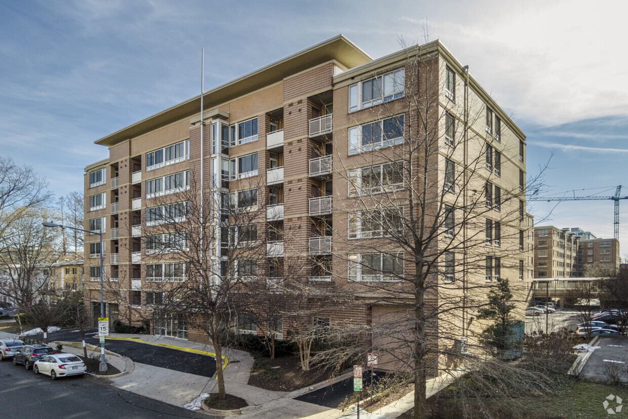 Primary Photo - Potomac Place Condominiums