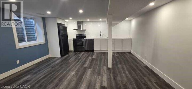 Building Photo - 96 Geneva Crescent