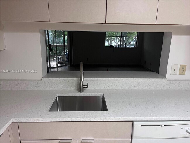 Building Photo - 9777 Westview Dr