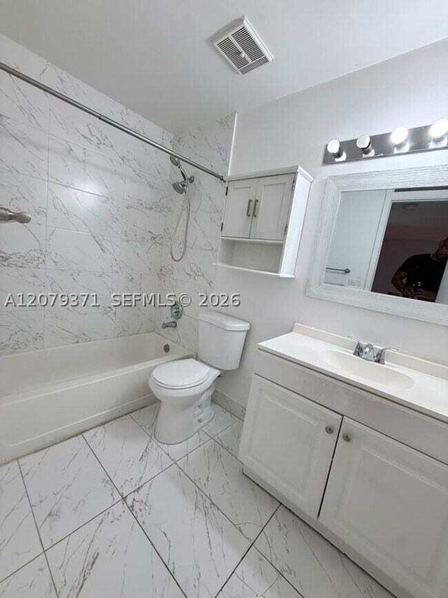 Building Photo - 1281 SW 46th Ave