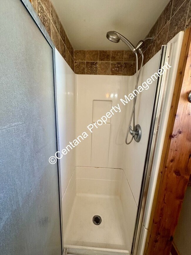 Foto del edificio - 1 Bed 1 Bath located in the heart of Anaconda