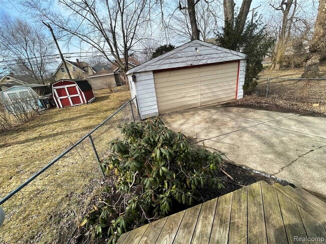 Building Photo - 916 Owana Ave