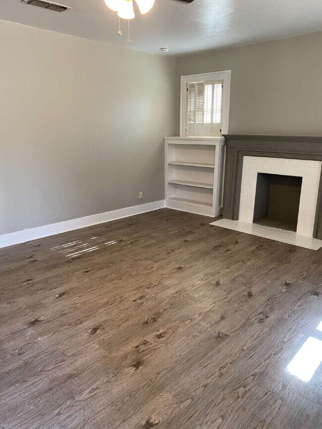 Building Photo - PRE-Leasing!! "Charming" 3-Bed, 2-Bath Home