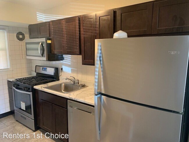 Building Photo - 2 br, 1 bath House - 221 Tay Rd.