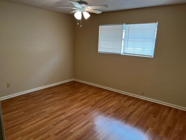 Building Photo - Camellia Cove Apartment Homes