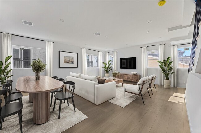 Foto del edificio - 4511 Rosewood Ave