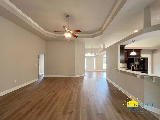 Building Photo - 4 Bedroom 3 Full Bathroom Beautiful home i...