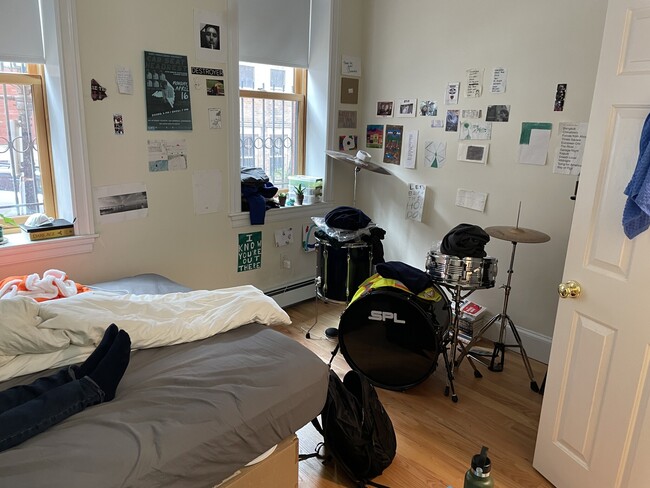 Building Photo - 48 Garden St