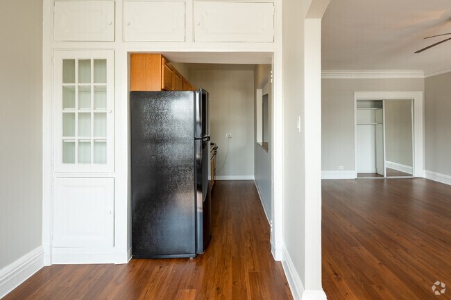 1HAB, 1BA: 875 ft² - Mayfair Apartments