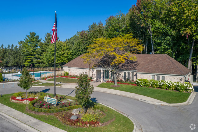 Clubhouse & Pool - Shelby West