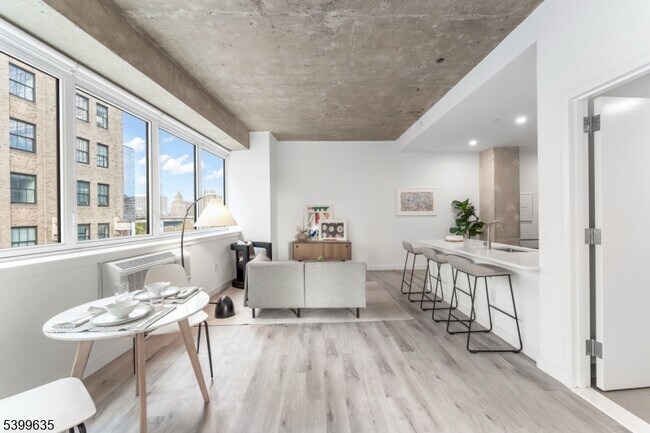 Foto del edificio - 10 Commerce Ct