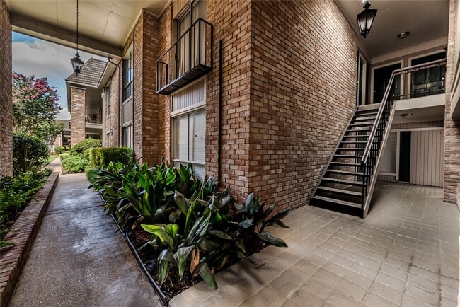 Foto del edificio - 2224 S Piney Point Rd