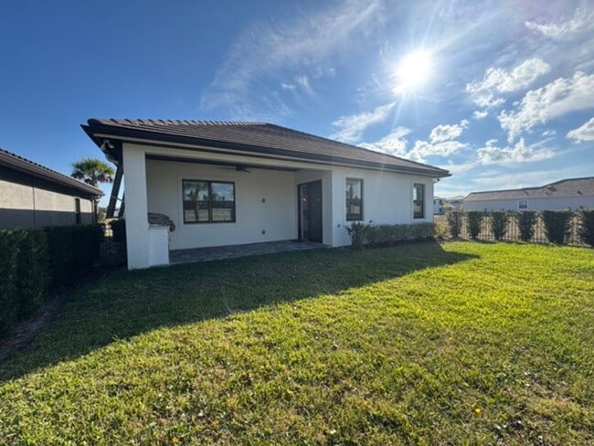 Building Photo - Coastal Living in Marina del Palma?!