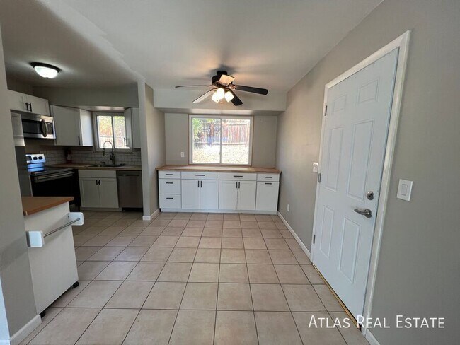 Building Photo - 2720 El Capitan Dr