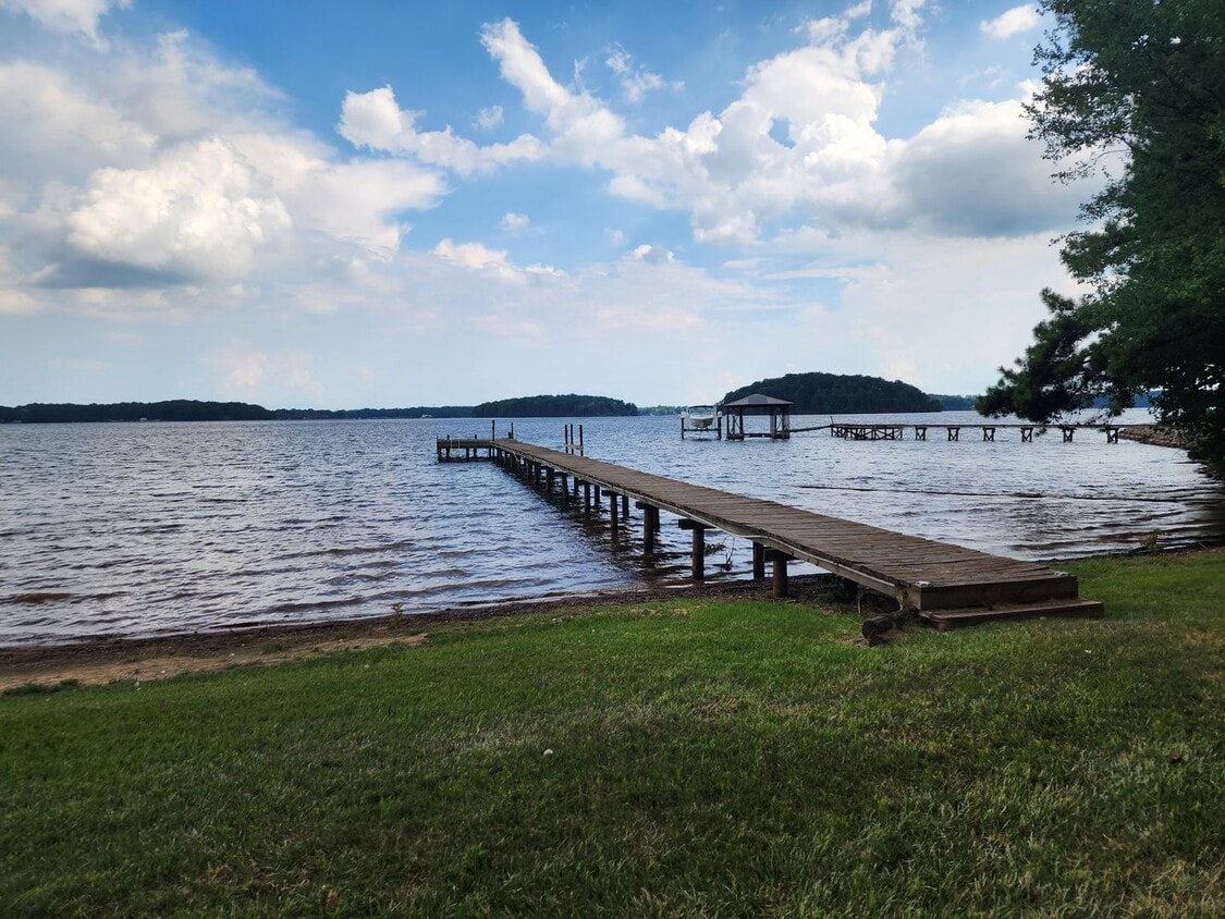 Primary Photo - Fully Furnished Lakefront Home