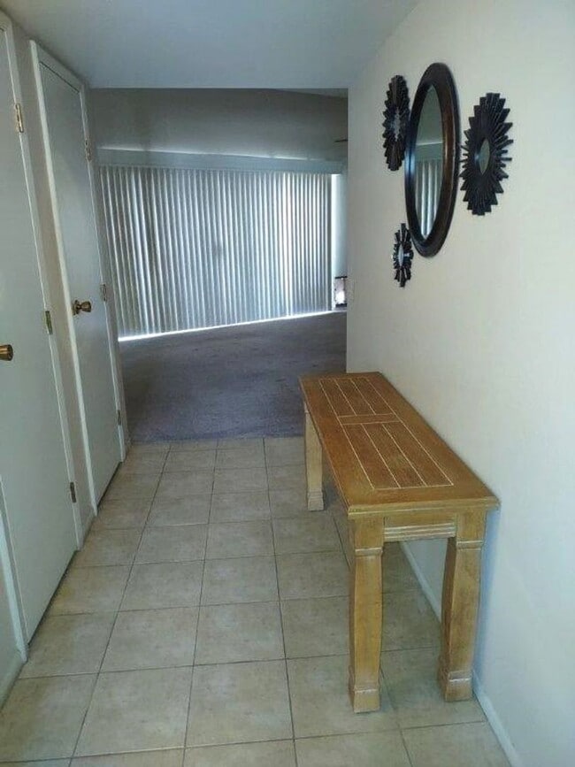 Building Photo - GREAT TOWNHOME IN YUCCA COURT-SUN CITY!!